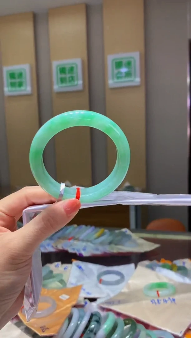 翡翠手镯未镶嵌-S1圈口56.3