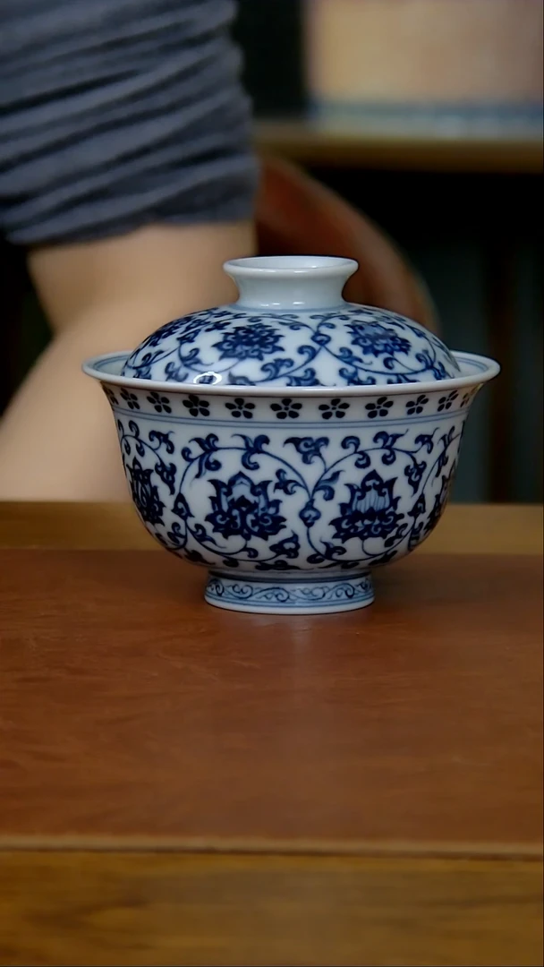 【闪购商品】仿明缠枝莲双狮两才盖碗（柴窑）