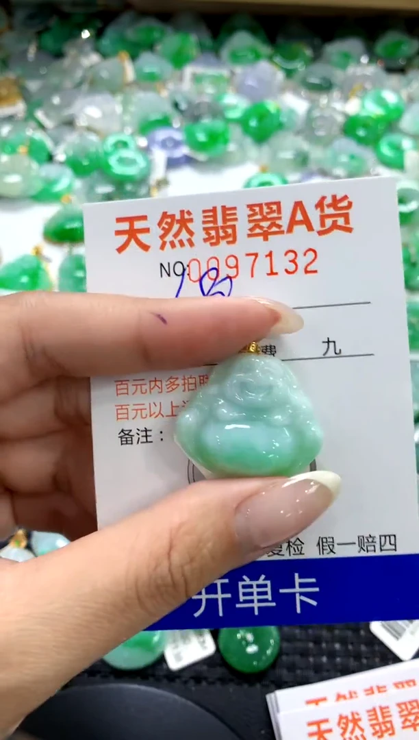 翡翠18K金镶嵌颈饰1111111111111111