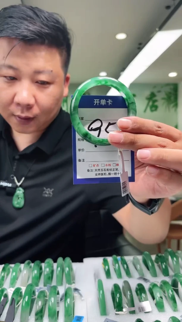 未镶嵌手镯石英质玉56