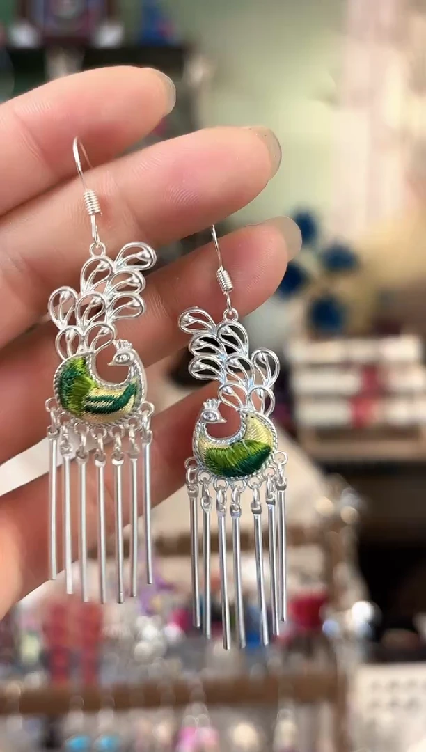 彩云南阁非遗老绣饰品245