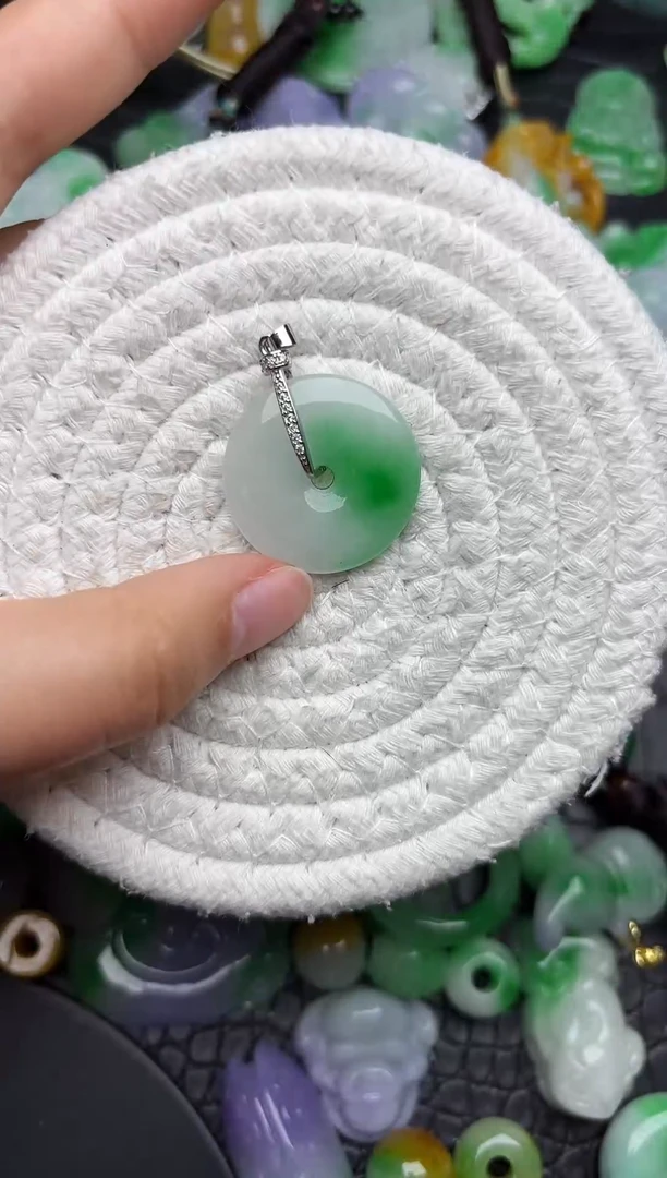 颈饰未镶嵌翡翠缅甸翡翠吊坠