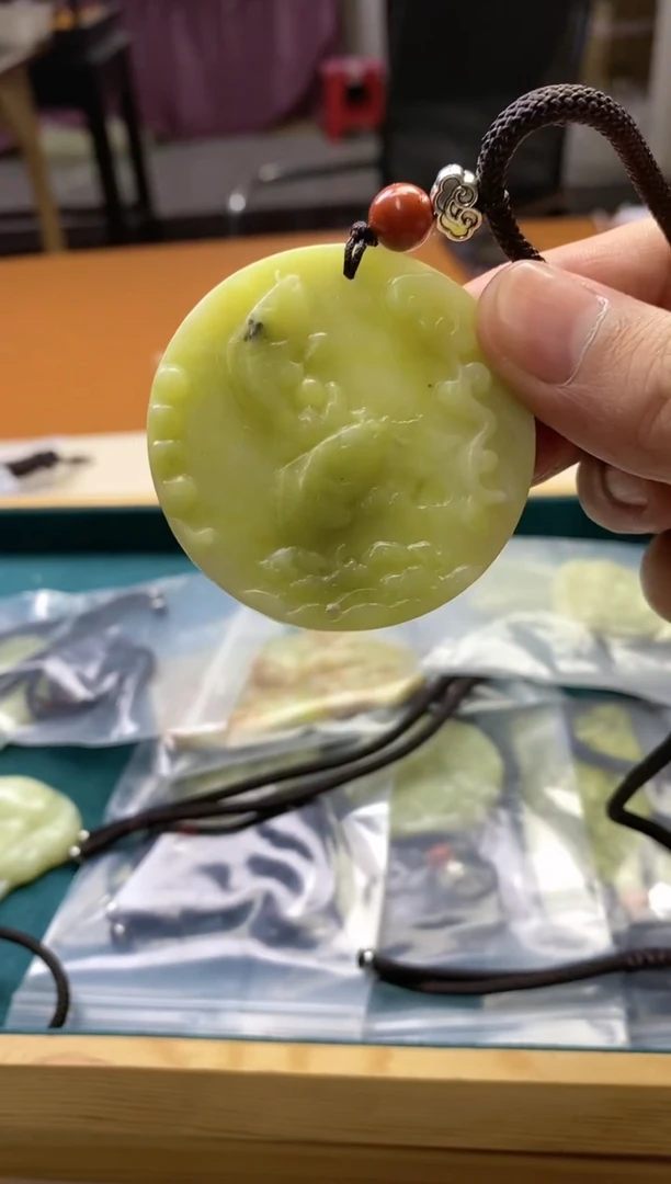 【闪购商品】蛇纹石玉其它未镶嵌多样性发货一个