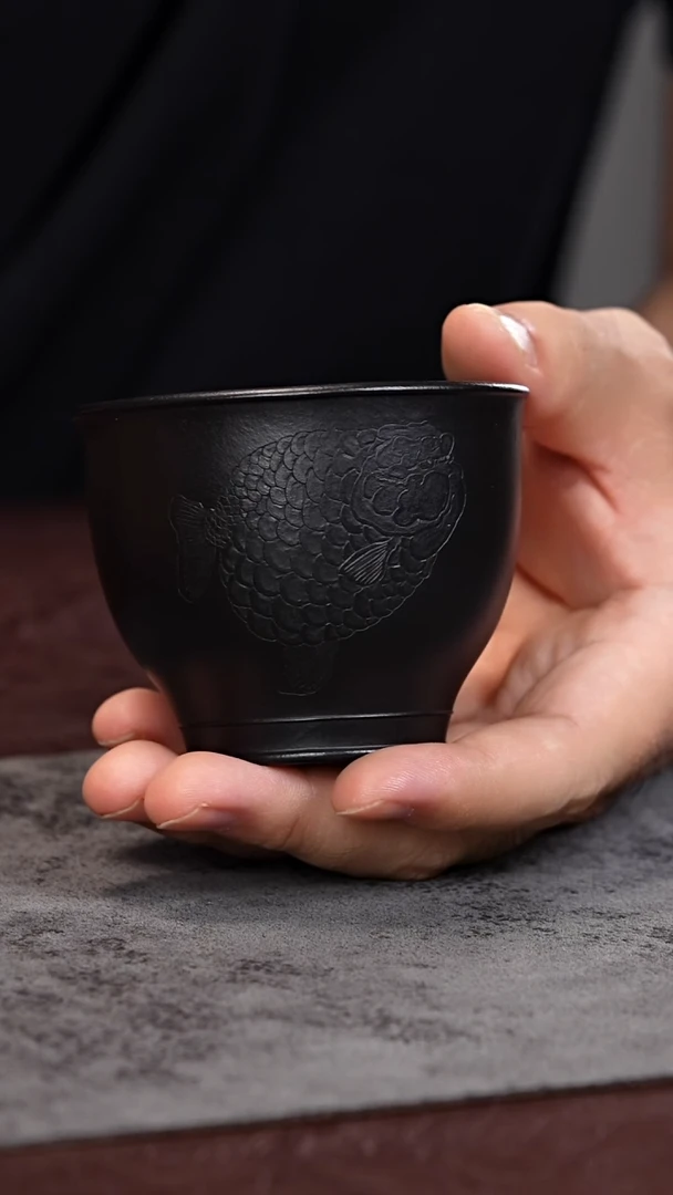 茶杯紫砂朱泥捂黑 刻绘