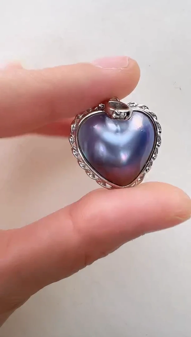 【闪购商品】拼合珍珠（马贝珠）颈饰银S925镶嵌蓝色麻花爱心