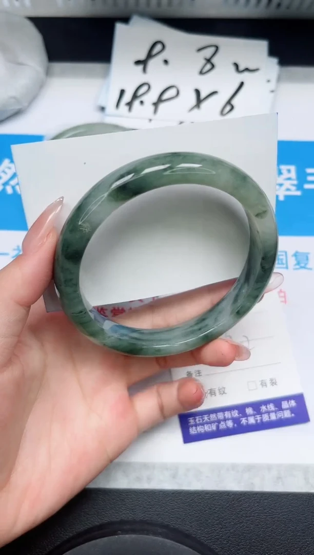 【闪购商品】石英质玉手镯未镶嵌250