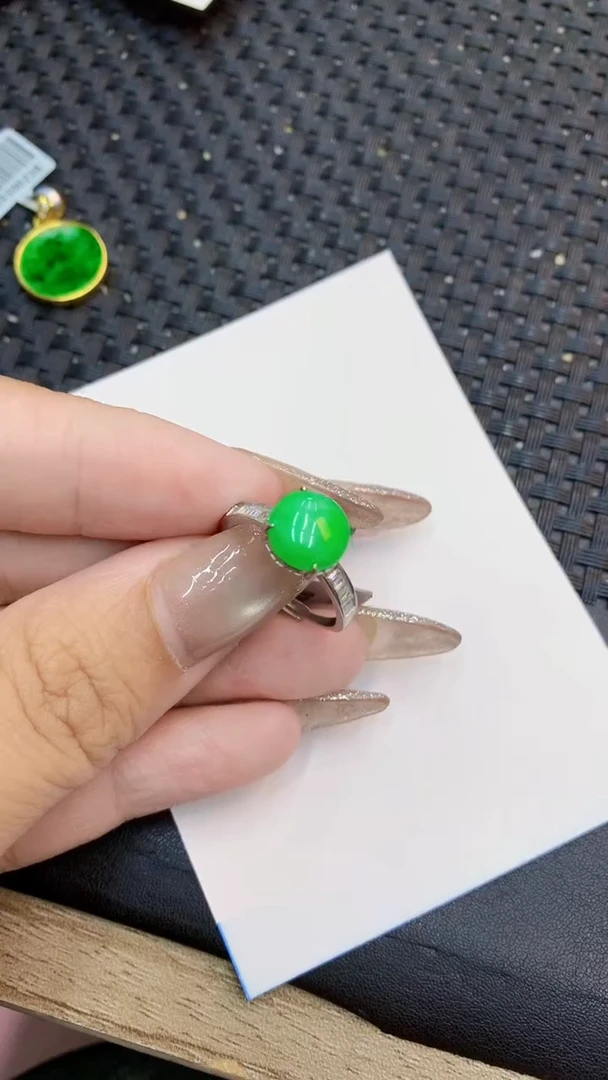 颈饰未镶嵌翡翠1