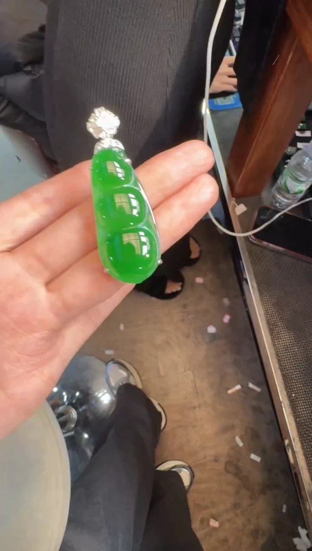 未镶嵌定制翡翠翡翠A货有轻微色差属于正常现象，豆子1