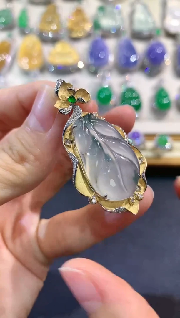 【闪购商品】翡翠吊坠(不含链)18K金镶嵌e30