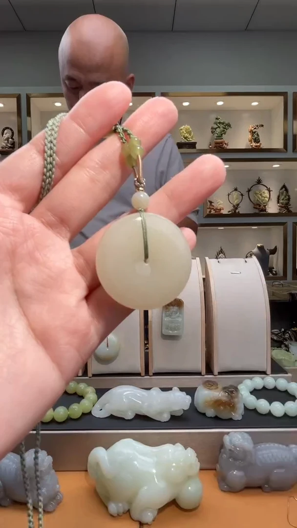 颈饰未镶嵌和田玉苏