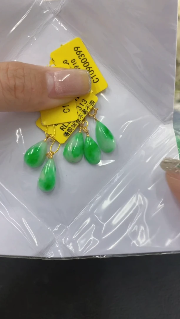 吊坠(不含链)18K金镶嵌翡翠多样性发货其中一件