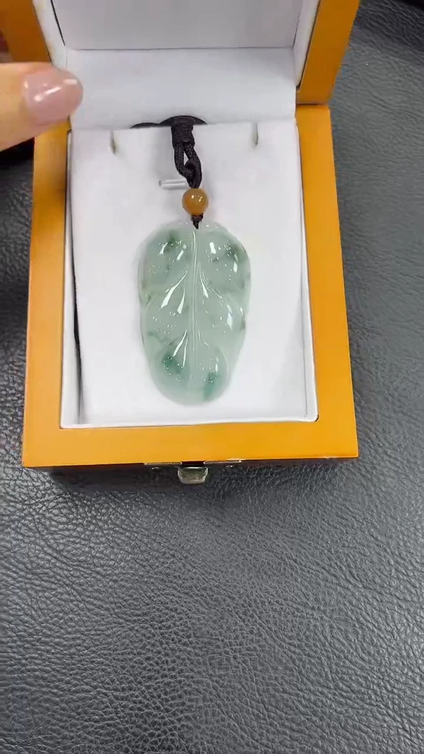 翡翠挂件未镶嵌叶子