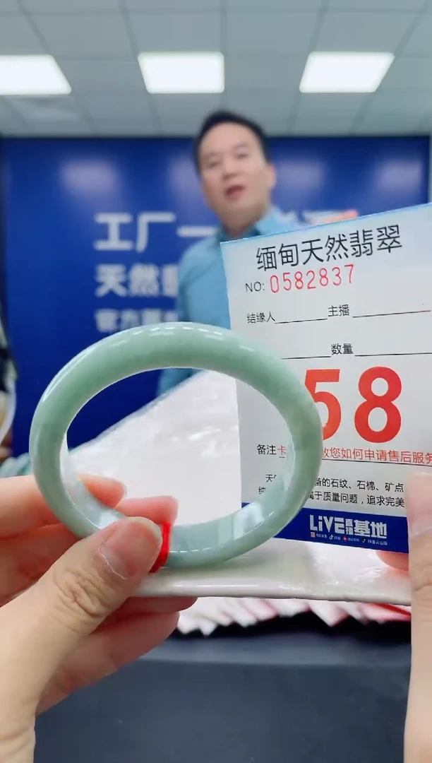 未镶嵌手镯翡翠天然翡翠手镯