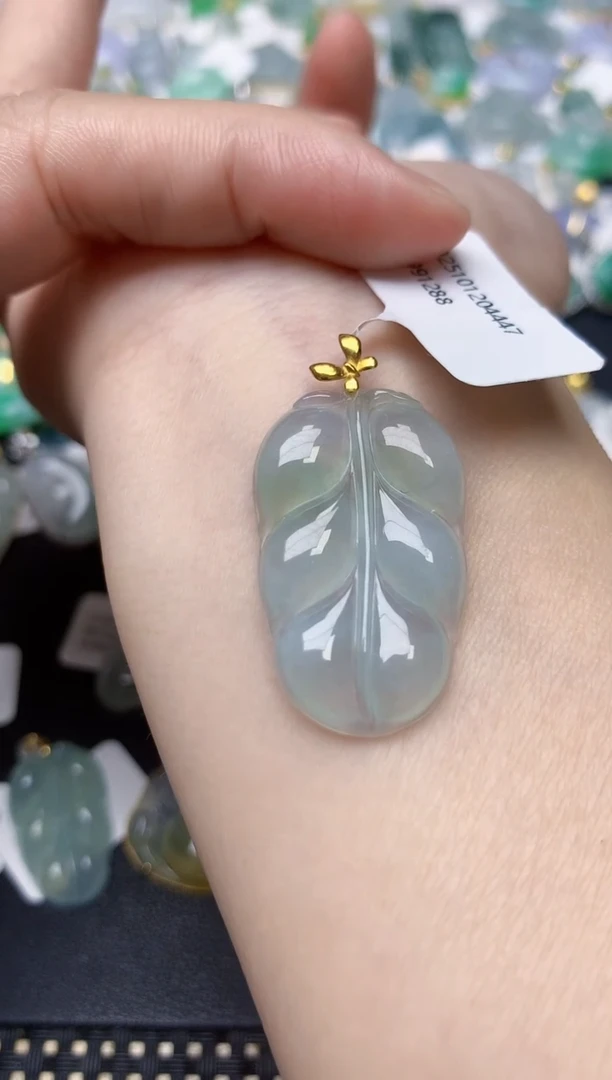 颈饰18K金镶嵌翡翠天然缅甸A货翡翠