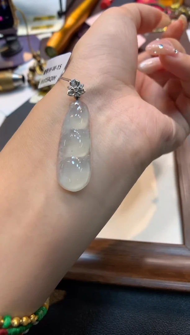 吊坠(不含链)18K金镶嵌翡翠福豆