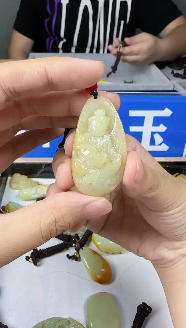 和田玉未镶嵌颈饰1