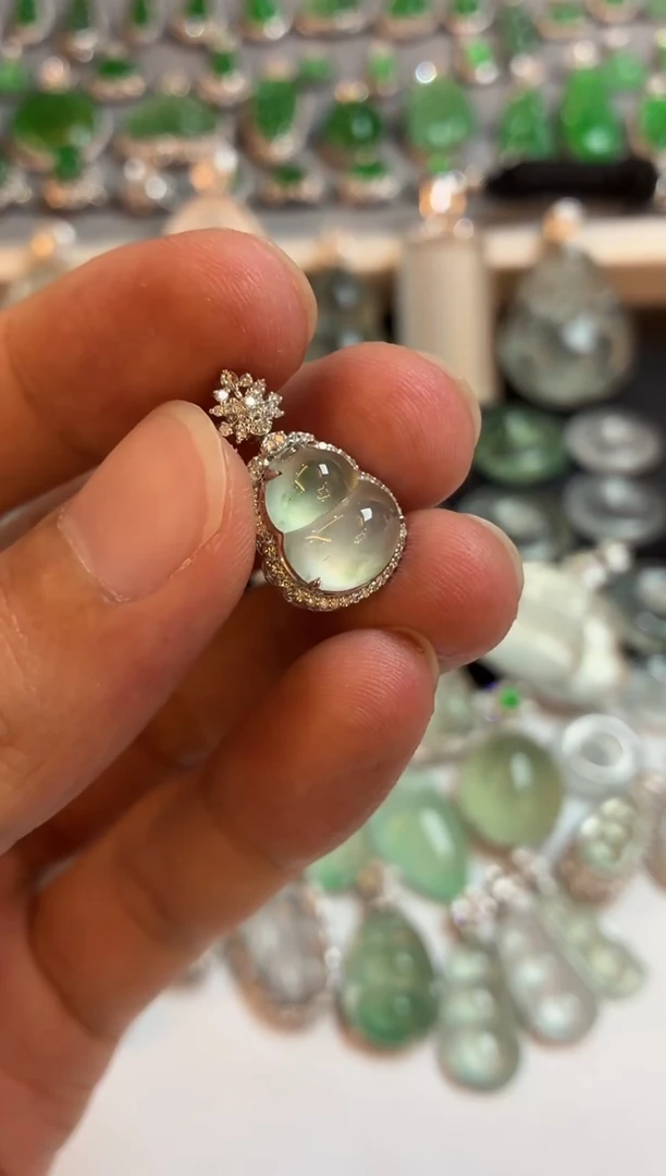 吊坠(不含链)18K金镶嵌翡翠葫芦