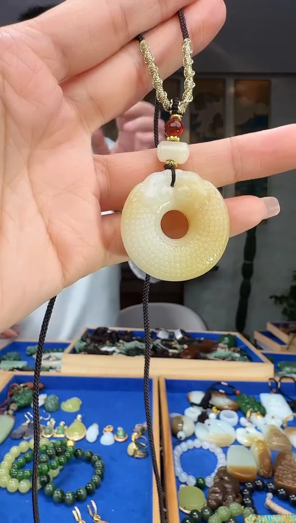 颈饰未镶嵌和田玉拍一发一