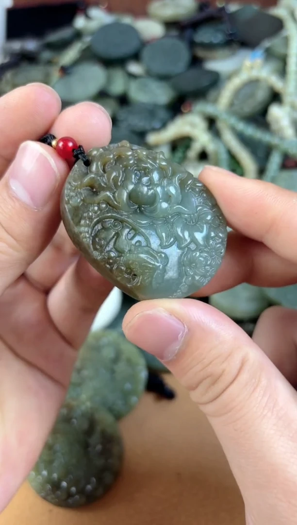 和田玉未镶嵌颈饰1