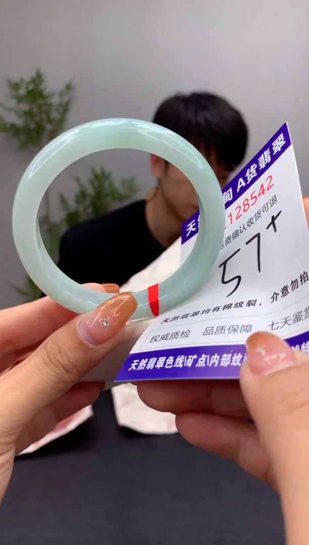 未镶嵌手镯翡翠有纹，完美者勿拍