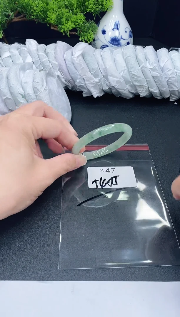 未镶嵌手镯翡翠47