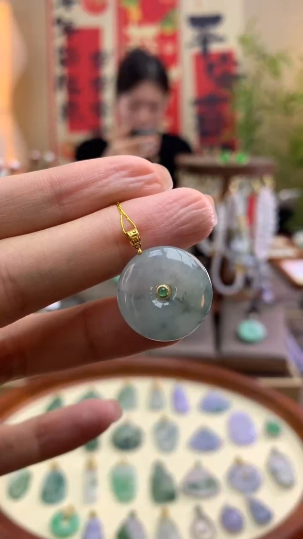 【闪购商品】翡翠颈饰18K金镶嵌平安扣