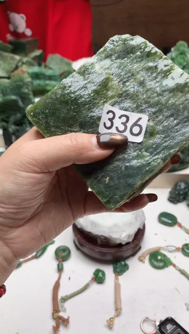 未镶嵌和田玉摆件1