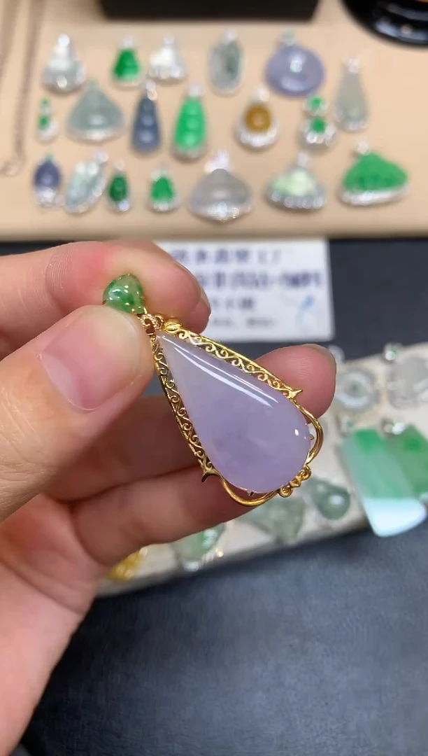 颈饰18K金镶嵌翡翠水滴【无服务费【48小时鉴赏期】