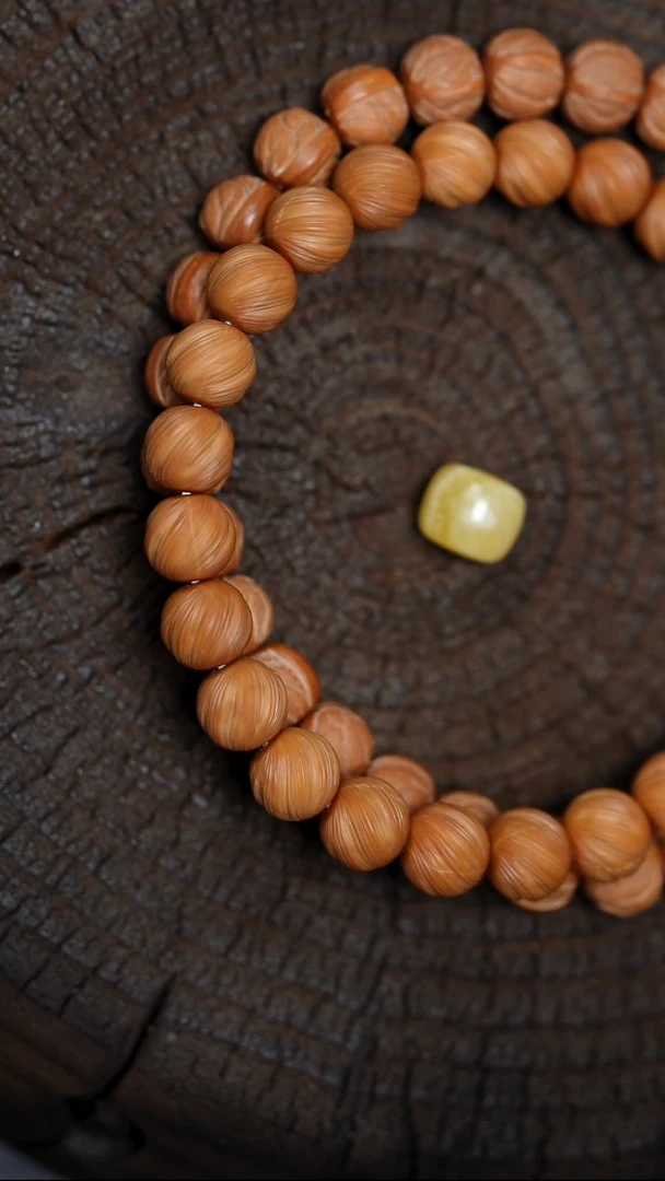 吊坠猴头核桃~蜡.