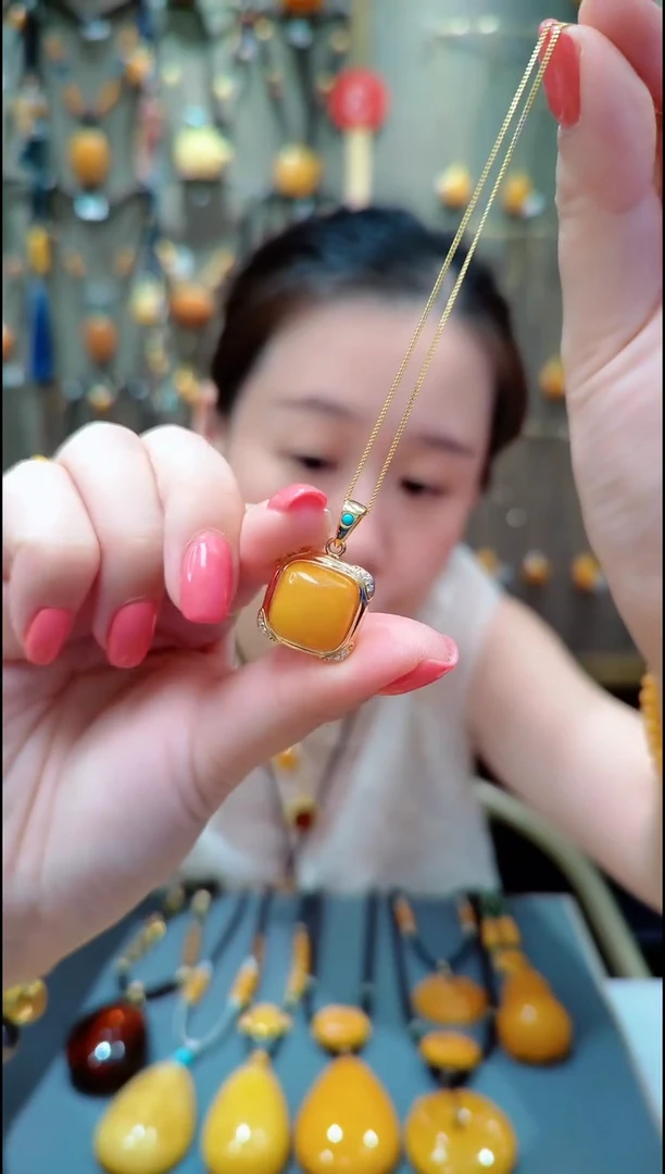 蜜蜡银S925镀金镶嵌珠宝奇石﹣F549蜜蜡吊坠