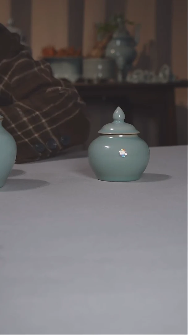汝瓷73号微瑕茶叶罐小号