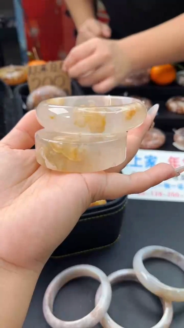 【闪购商品】石英质玉手镯未镶嵌赠送镯心（64圈口）