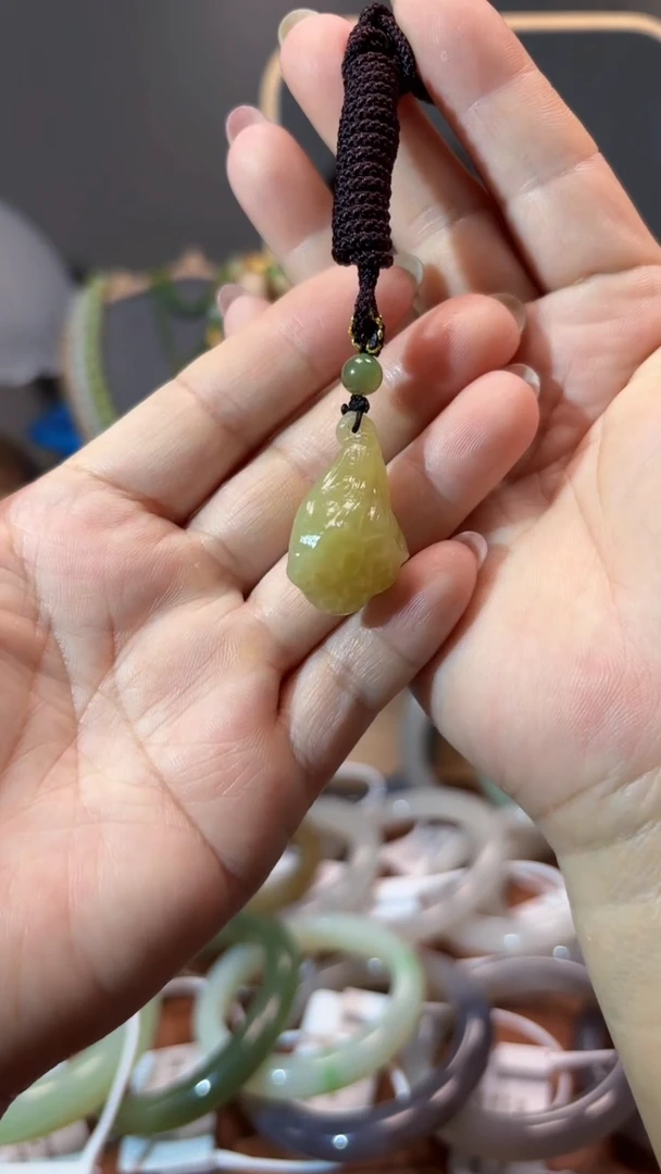 和田玉未镶嵌颈饰1