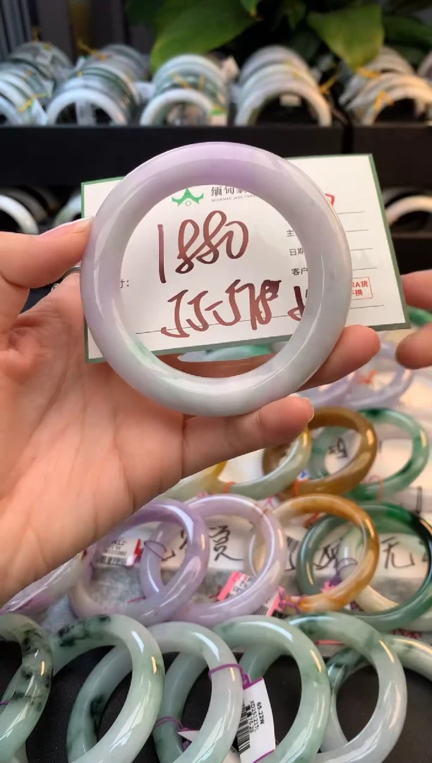 未镶嵌定制翡翠毛货需精细抛光+多人