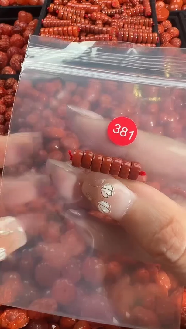 颈饰未镶嵌南红玛瑙1