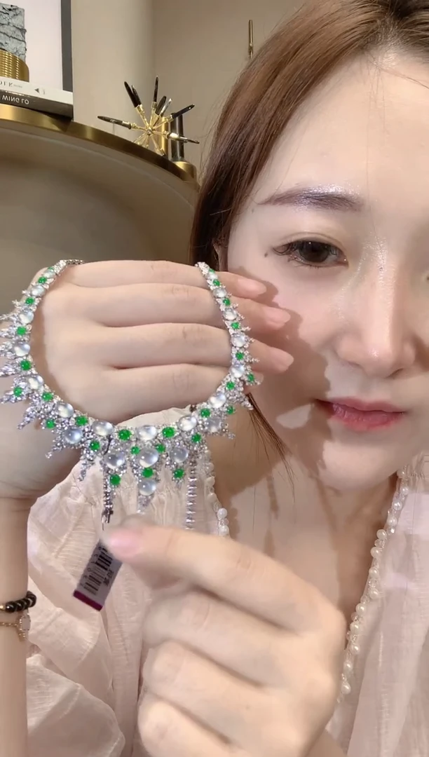 项链18K金镶嵌翡翠Y**i春日珠宝 A1