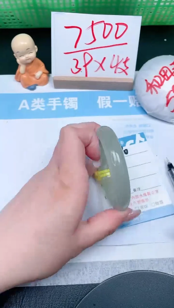 【闪购商品】石英质玉手镯未镶嵌90-56.5