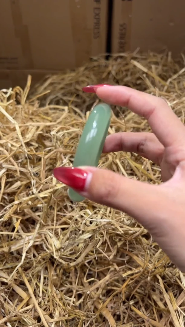 未镶嵌手镯石英质玉D9242