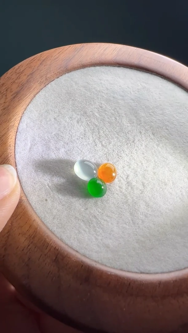 未镶嵌定制翡翠三色蛋面