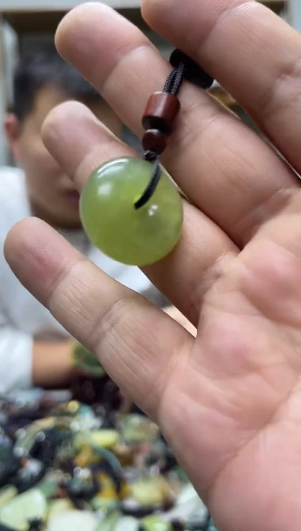 未镶嵌岫玉吊坠·