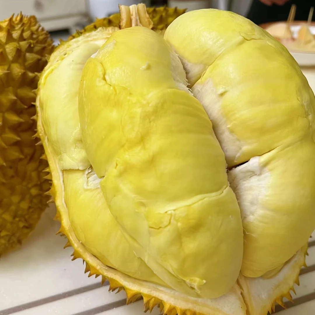 泰国鲜榴莲，榴莲小时达金枕双AA果树熟榴莲，核小肉多，4~7斤一个，一物一拍（默认剥肉不剥需备注）金枕泰国