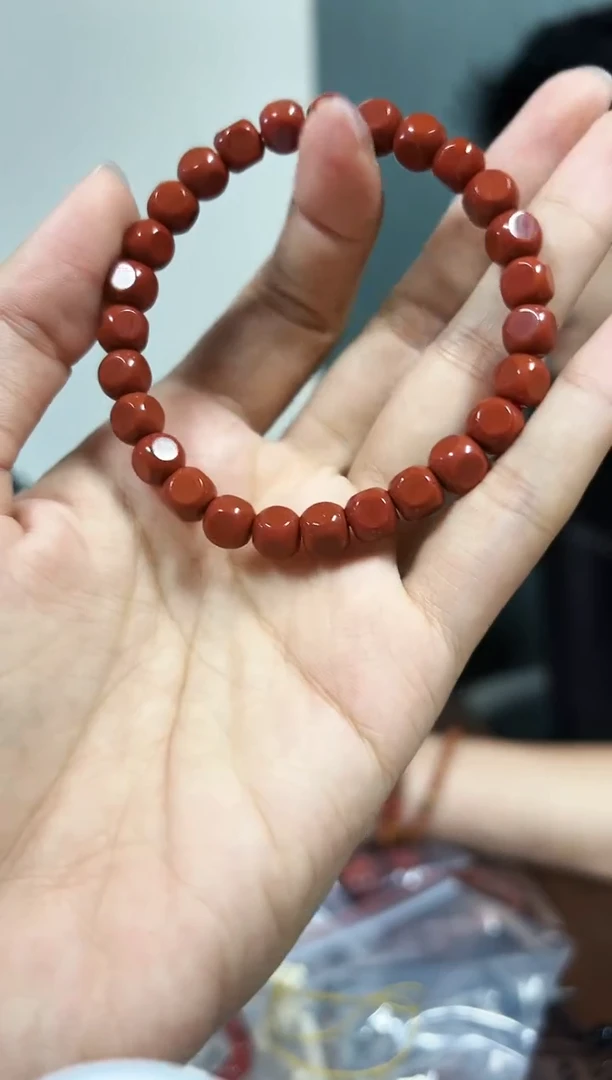 手串未镶嵌南红玛瑙沉***?南红四方单圈