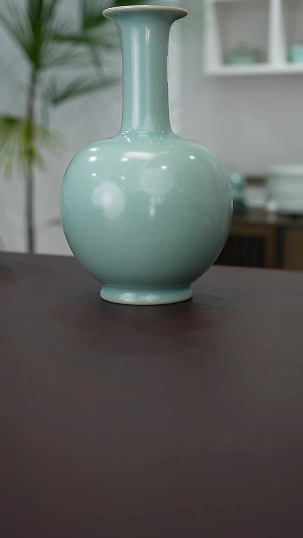 天青釉长颈鼓腹瓶  精品   21.3