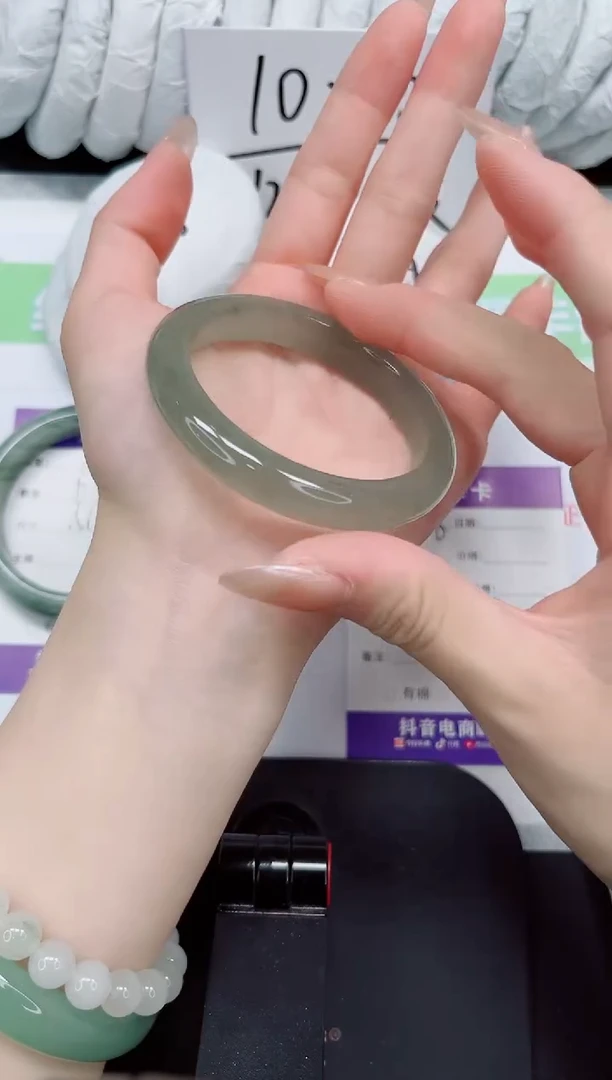 石英质玉手镯未镶嵌68-52.8