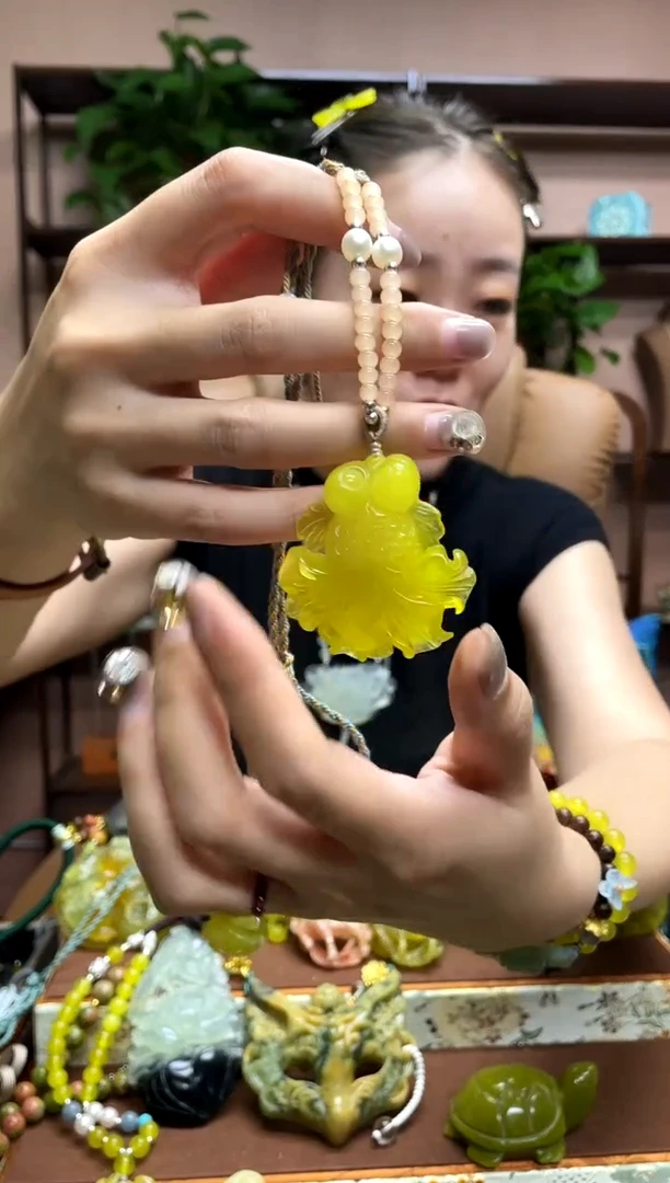 未镶嵌岫玉吊坠·