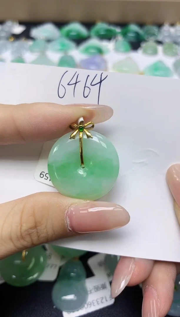 翡翠18K金镶嵌颈饰天然缅甸翡翠A货