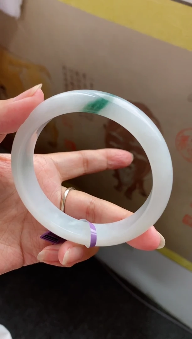 翡翠手镯未镶嵌（王炸）牛奶底飘花61圈口22号有纹