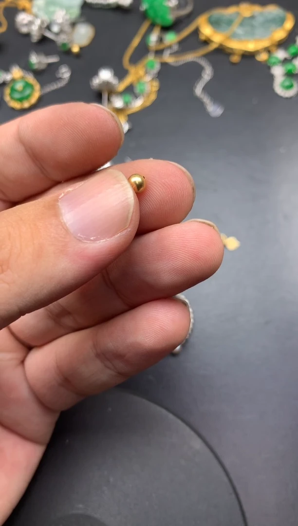 颈饰18K金镶嵌翡翠?**雪金珠4mm