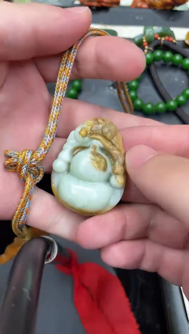 岫玉未镶嵌吊坠·