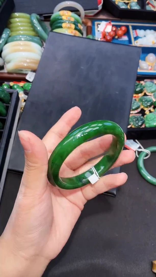 未镶嵌手镯和田玉58-59多样性发一微带红皮